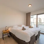 Modern 2bedroom W Balcony Near The Apartment