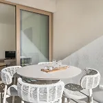 Modern 2bedroom W Balcony Near The Apartment *