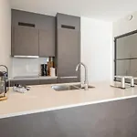 Modern 2bedroom W Balcony Near The Ostende