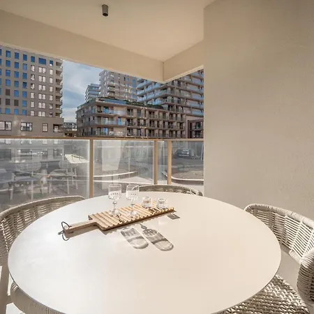 Modern 2bedroom W Balcony Near The *