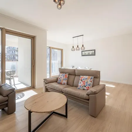 Modern 2bedroom W Balcony Near The Ostend