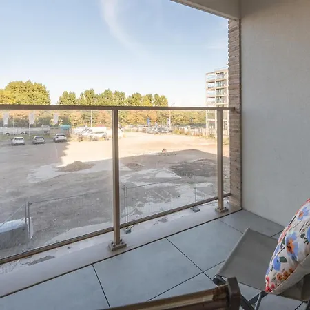 Modern 2bedroom W Balcony Near The Apartment *