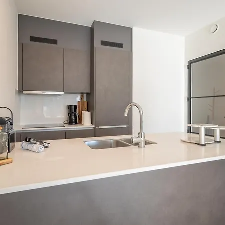 Modern 2bedroom W Balcony Near The Ostend